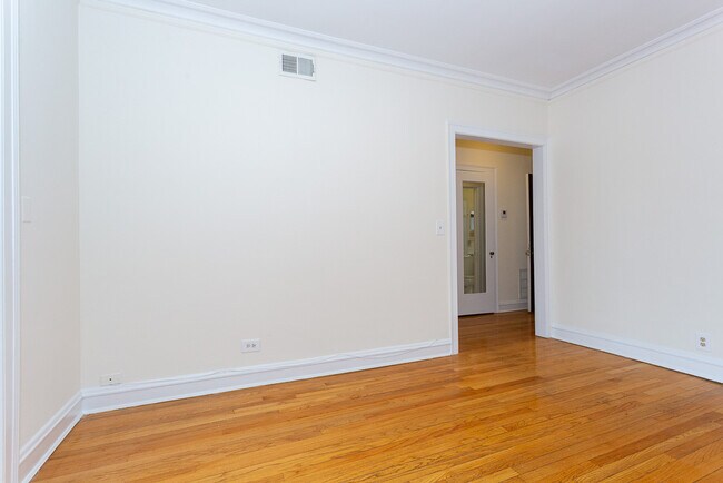 Building Photo - 346 Park Ave