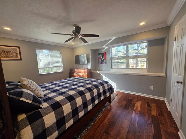 Building Photo - Beautiful Sweetwater Property