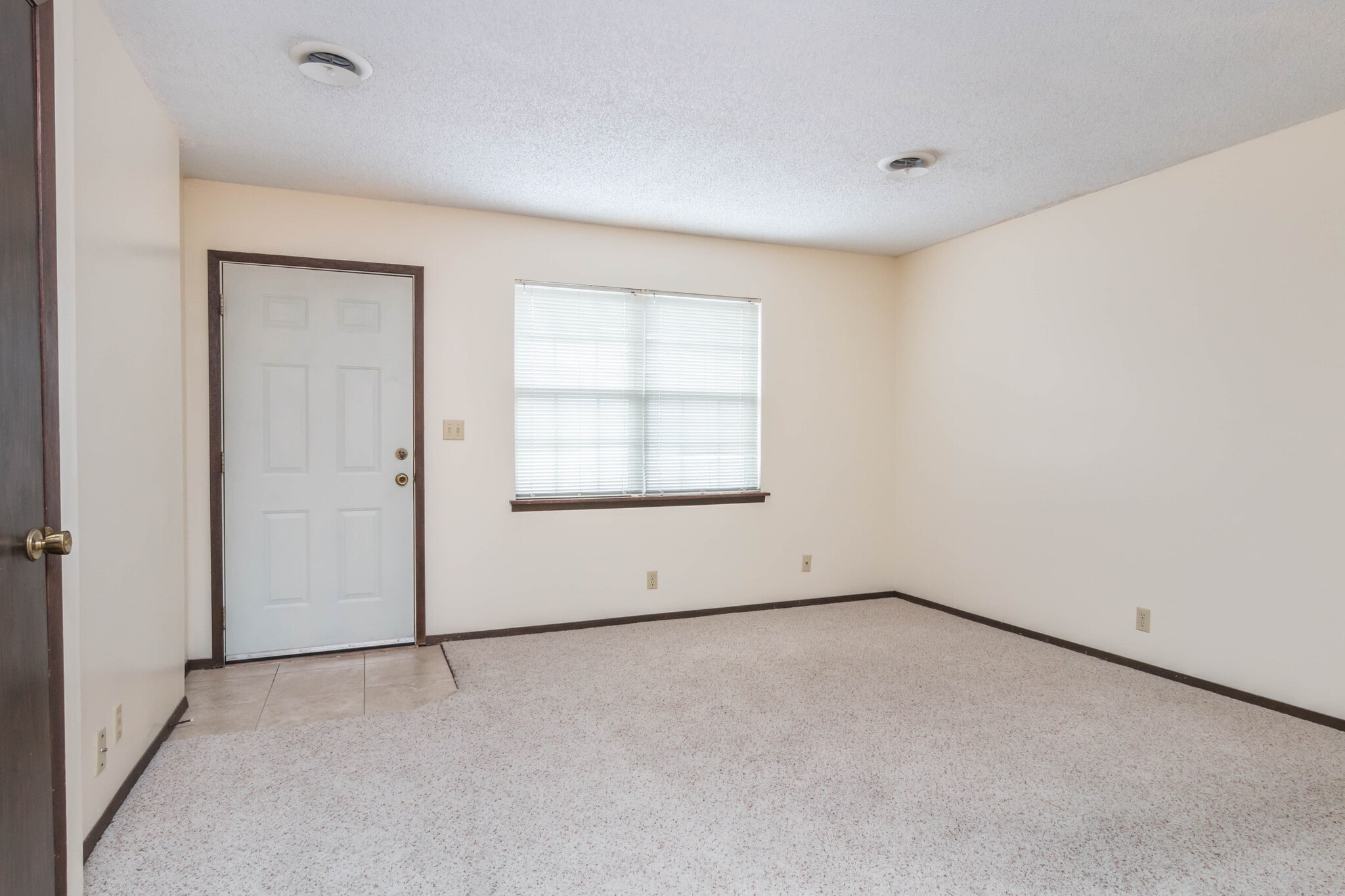Building Photo - 811 Dondee Dr