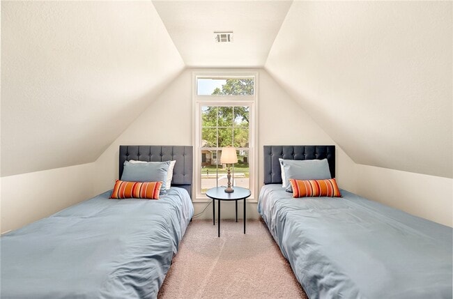 Building Photo - 801 NW C St