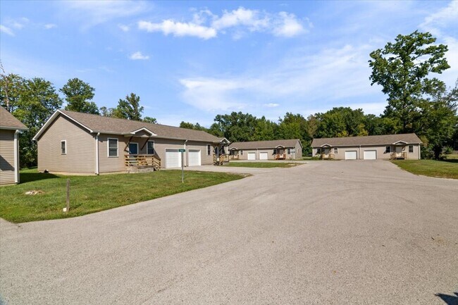 Building Photo - Seelyville Terrace