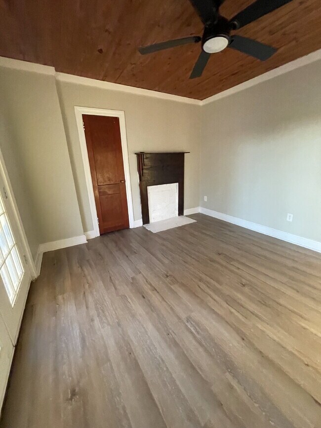 Building Photo - Updated 2 bedroom + finished attic space on an acre in davie county!