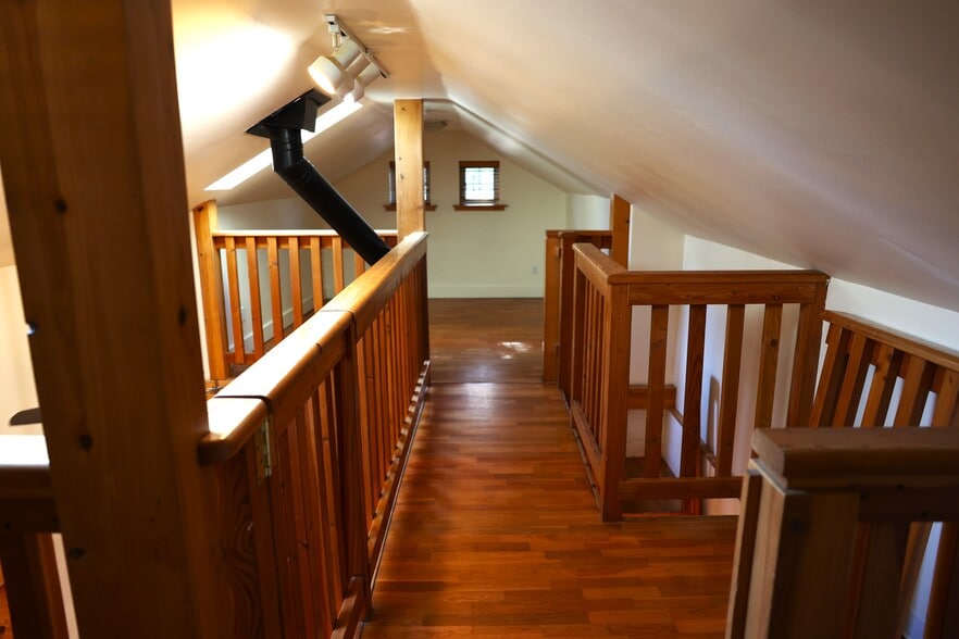 Building Photo - 1833 NE 52nd Ave