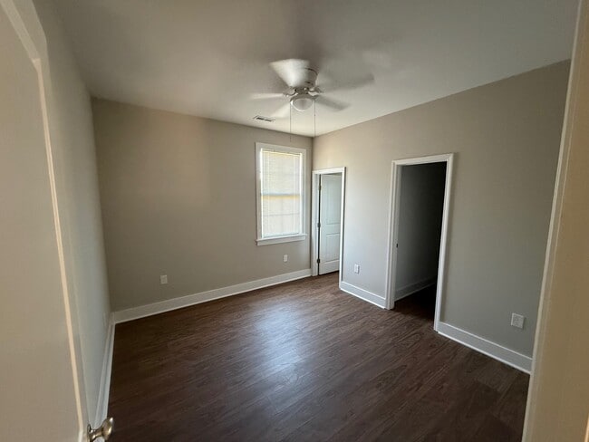 Building Photo - 122 Diver Dr