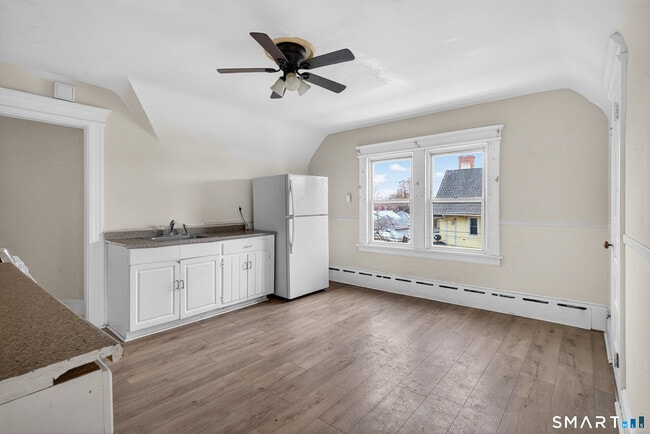 Building Photo - 361 Ridgefield Ave