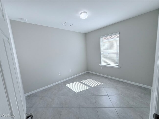 Building Photo - 4387 Dutchess Park Rd