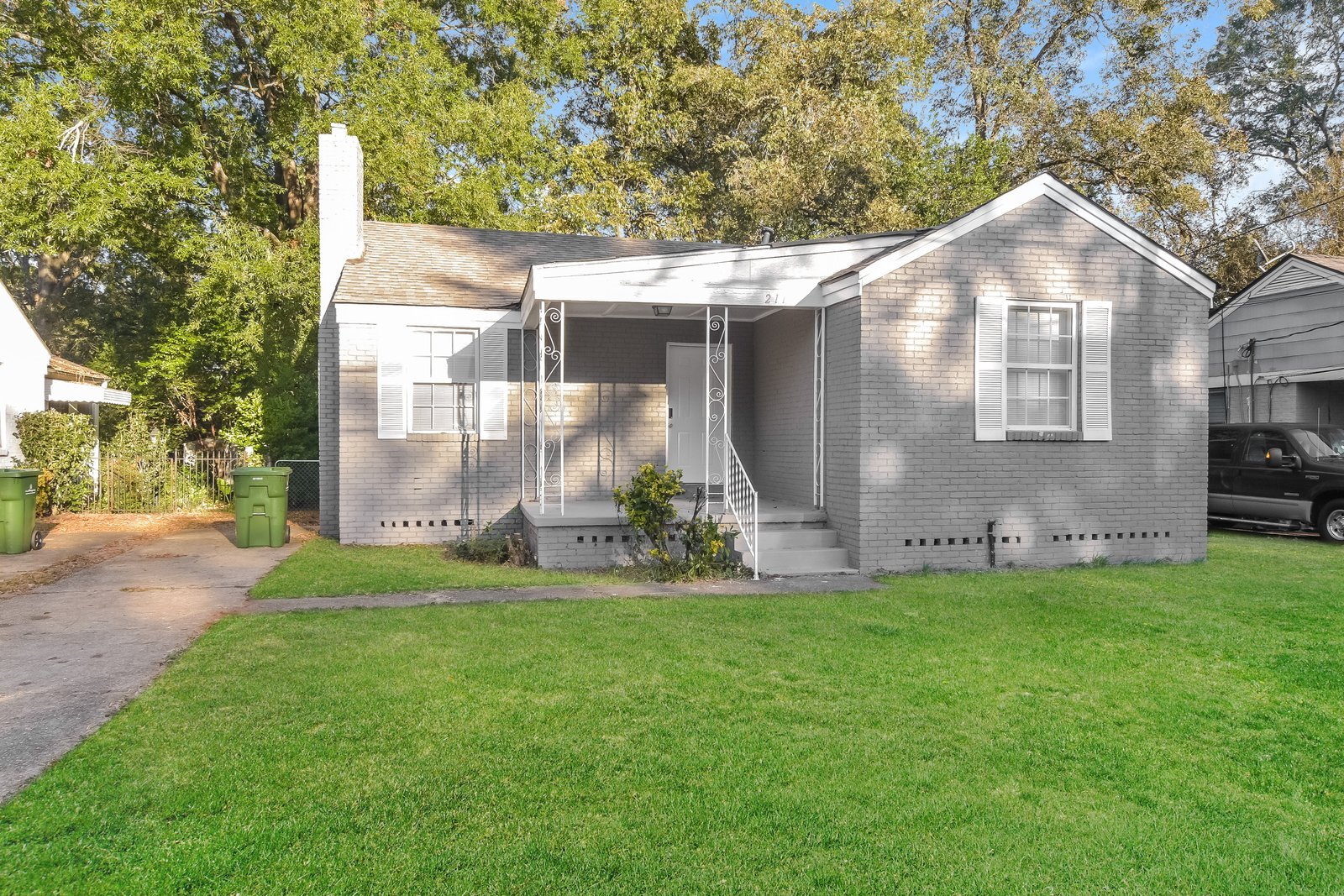 Building Photo - 211 Bradley Dr