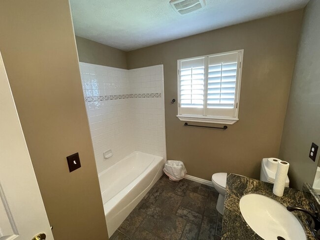 Building Photo - 561 Rocky Knoll Ln