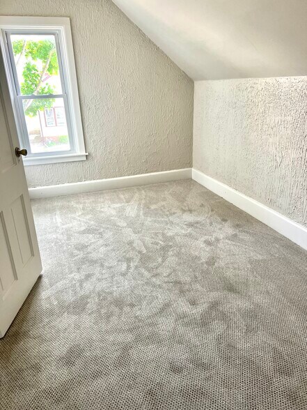 Building Photo - 1416 Lincoln Ave