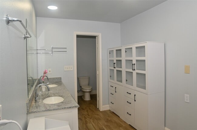 Building Photo - 5254 N Braeswood Blvd