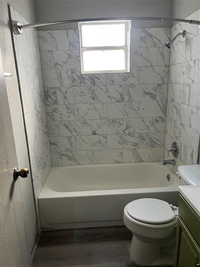 Building Photo - 705 Guadalimar St