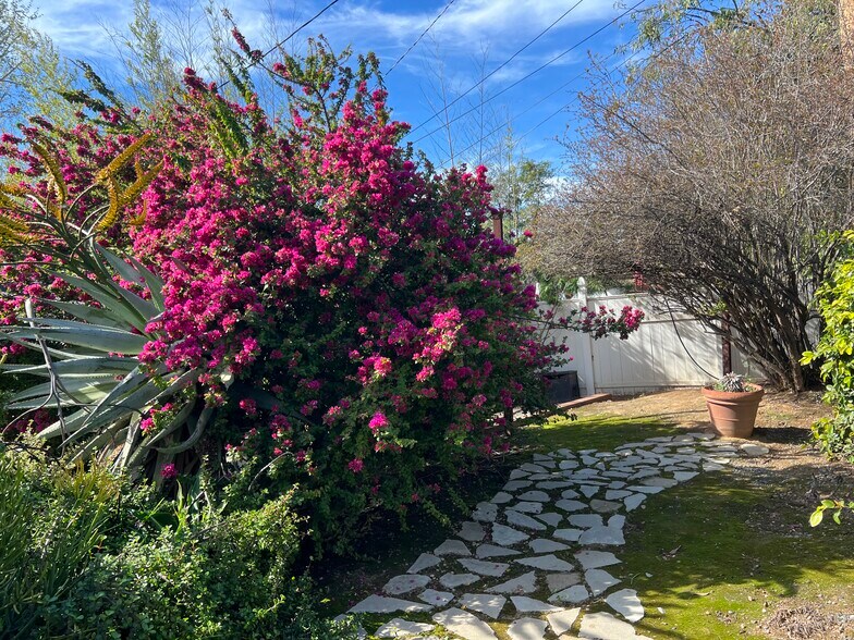 Building Photo - 5177 Carlingford Ave