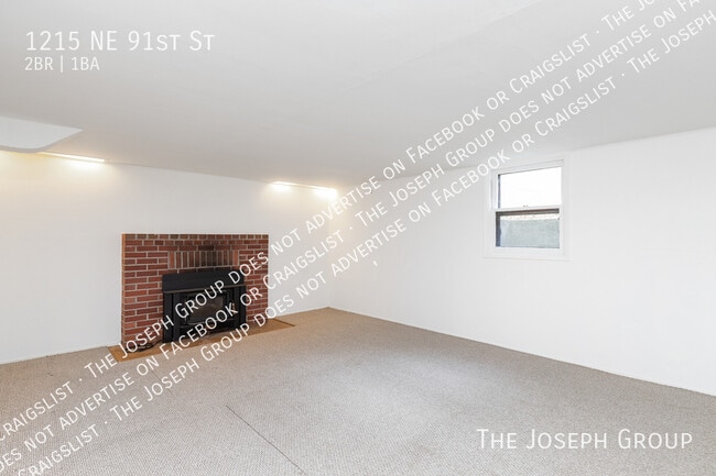 Building Photo - 1215 NE 91st St