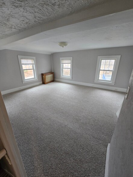 Building Photo - 339 South St