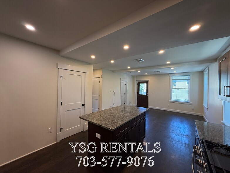 Building Photo - 17 Lambert Ave