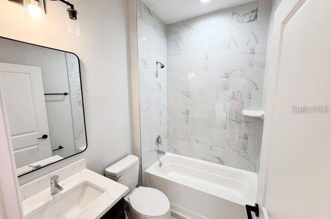 Building Photo - 1153 Chalmer Terrace