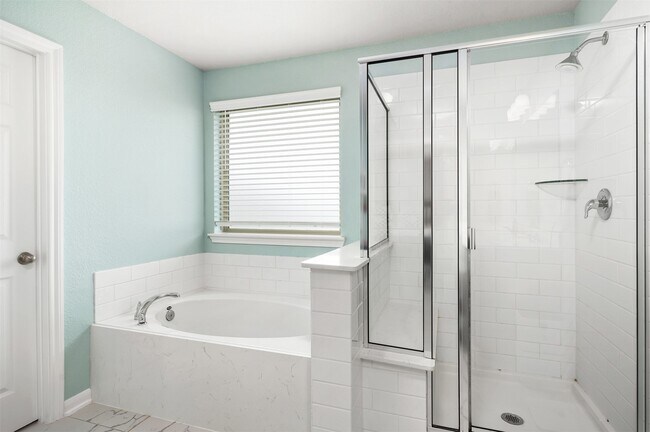 Building Photo - 2108 Sweet Bay Dr