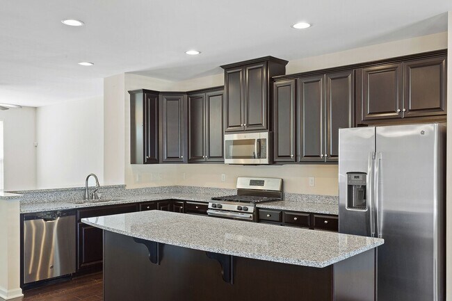 Building Photo - BEAUTIFULLY RENOVATED TOWNHOME IN MECHANICSVILLE