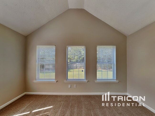 Building Photo - 605 Highpoint Wy