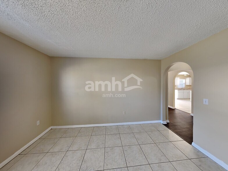 Building Photo - 1015 Astor Ct