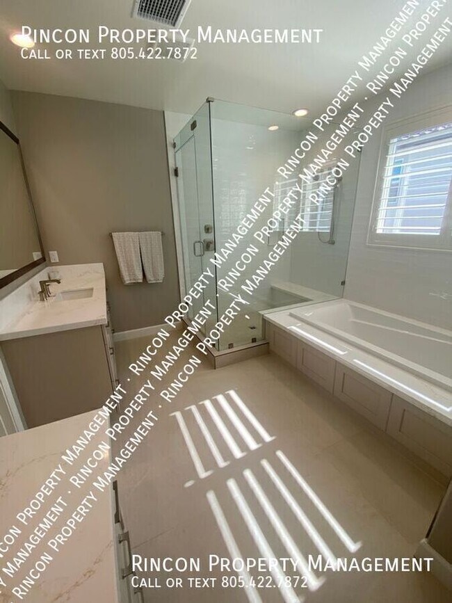 Building Photo - ROOM IN LARGE HOUSE FOR RENT!!! Bathroom a...