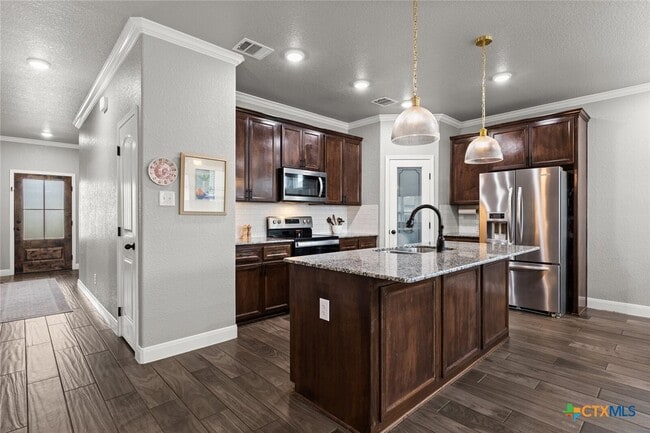 Building Photo - 1614 Flatland Trl