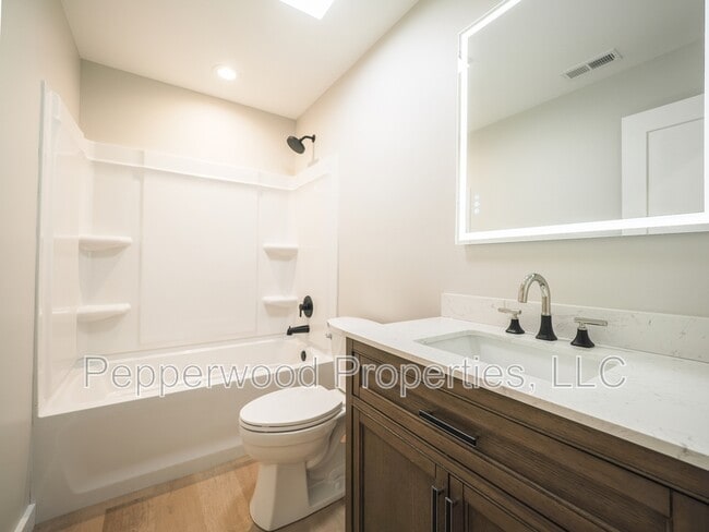 Building Photo - 933 Ansel St