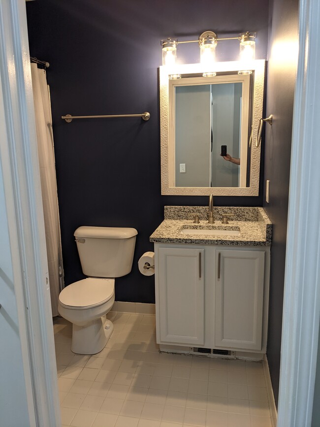 2nd Bathroom - 882 Summerfield Dr