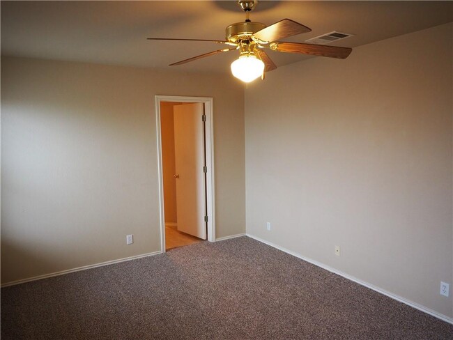 Building Photo - 506 Stewart Dr