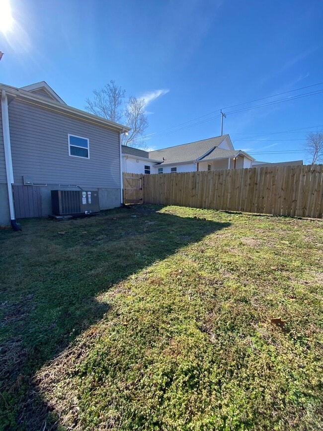 Building Photo - Four Bedroom Ranch in Elizabeth Park!