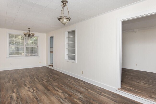 Building Photo - 802 Rue Max St