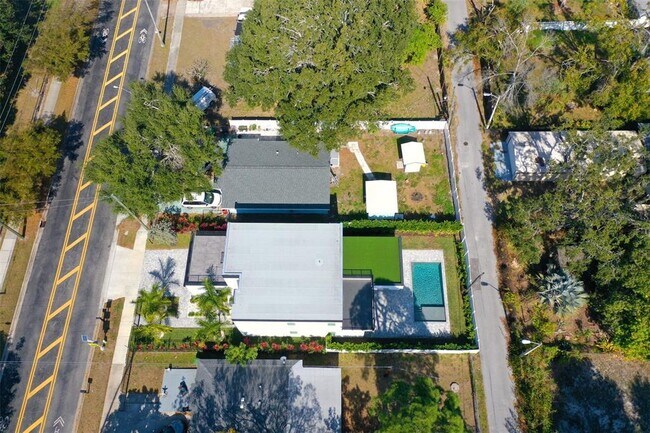 Building Photo - 1156 Cocoanut Ave