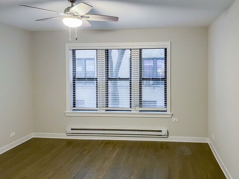 Building Photo - 627 W Melrose St