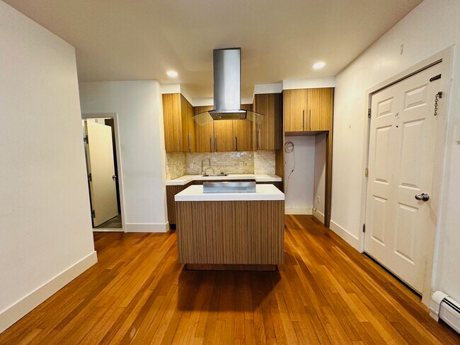 Building Photo - 81 W 27th St