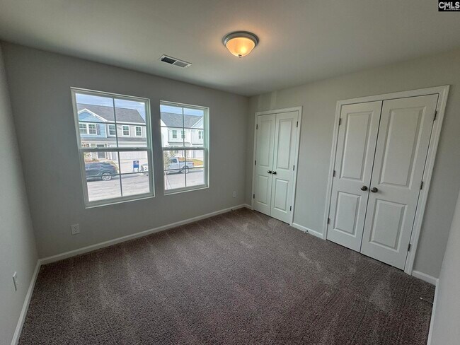 Building Photo - 3055 Hallsdale Dr