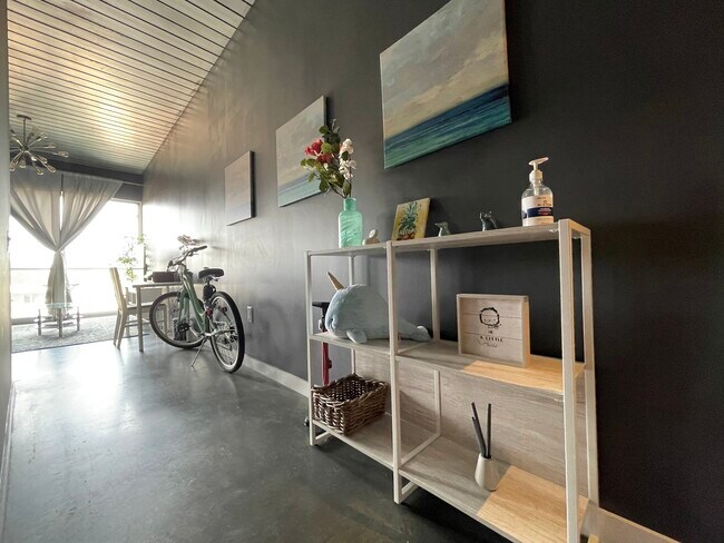 Building Photo - 620 Glen Iris Dr NE