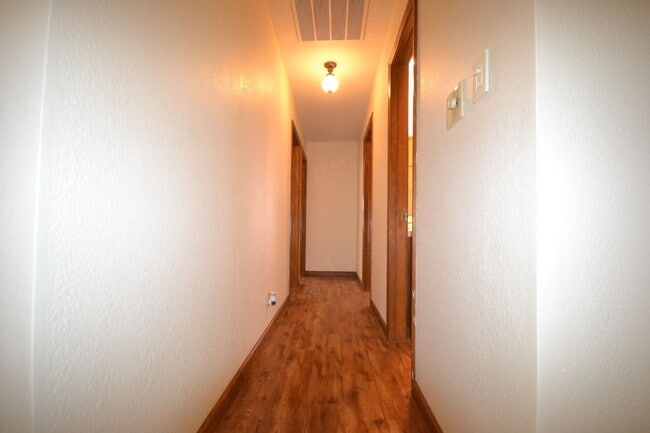Building Photo - 3 bed 2 bath 1 car garage in Bolivar!