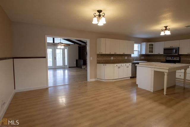Building Photo - 831 Devon Dr