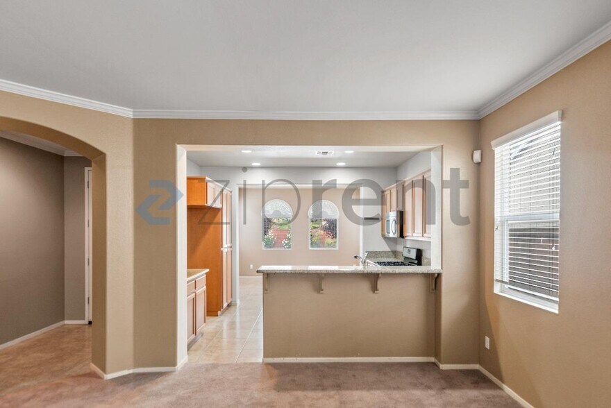 Building Photo - Unit