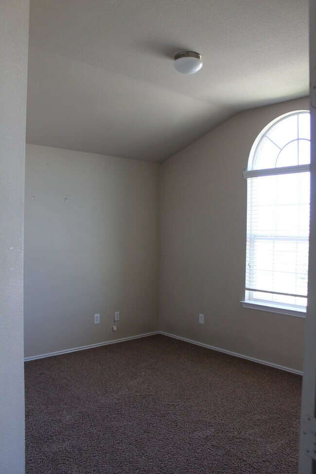 Building Photo - Over 3000 square feet with 3 car garage!