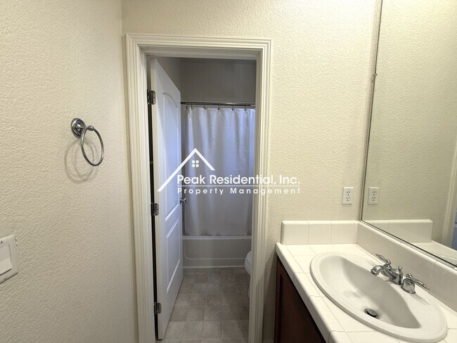 Building Photo - Charming 4 bedroom 2 bathroom home in Elk Grove!