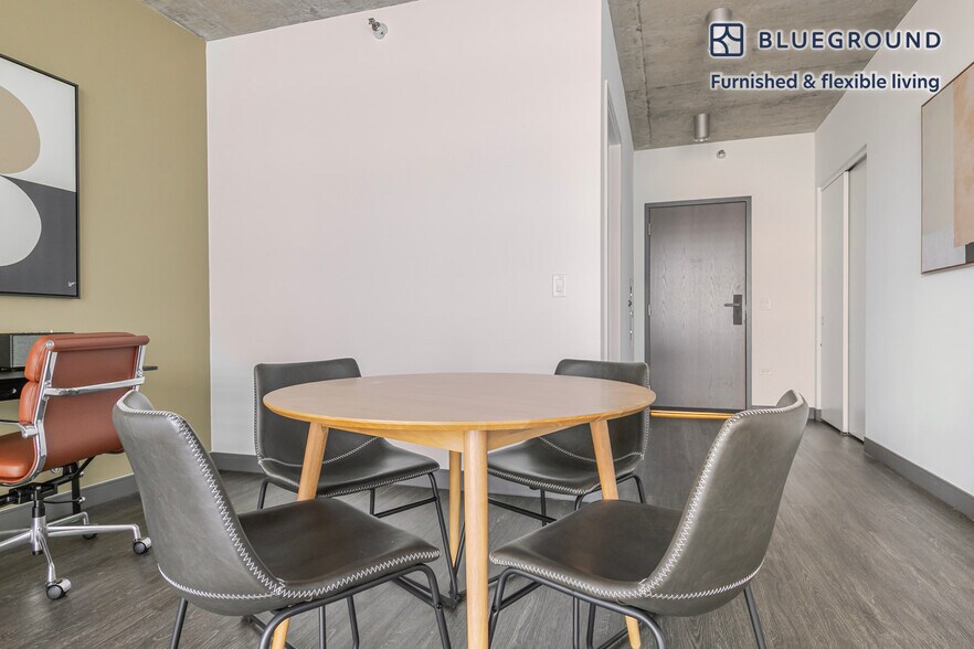 Building Photo - 60 E Randolph St