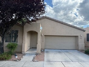 Building Photo - 3 Bed 2 Bath Available Now!! Contact Prope...