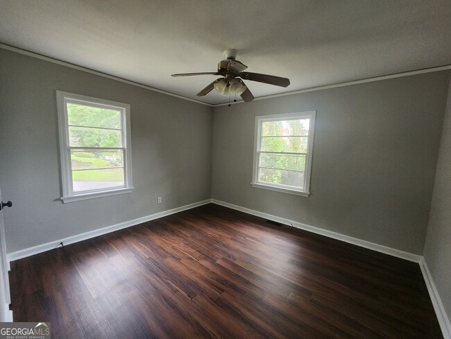 Building Photo - 4117 Lake Dr