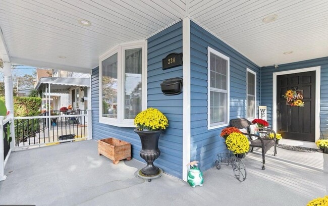 Building Photo - 234 Howell St