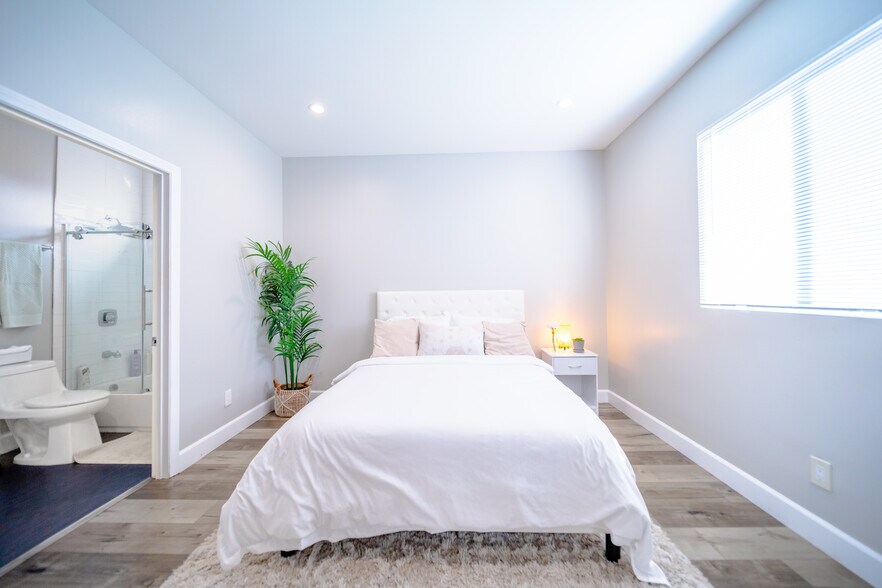 Building Photo - 3415 Edgehill Dr