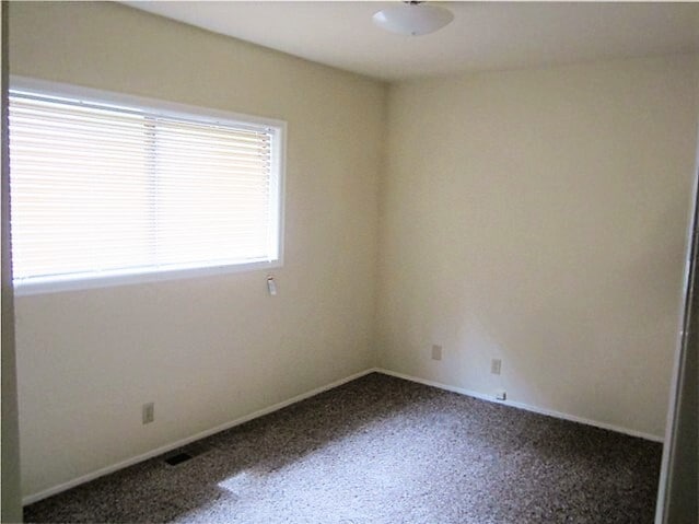 Building Photo - Home in Poulsbo!