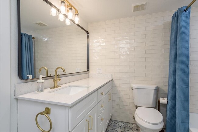 Building Photo - 320 Island Way