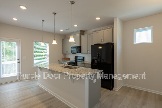 Building Photo - 1672 Eagle Dr