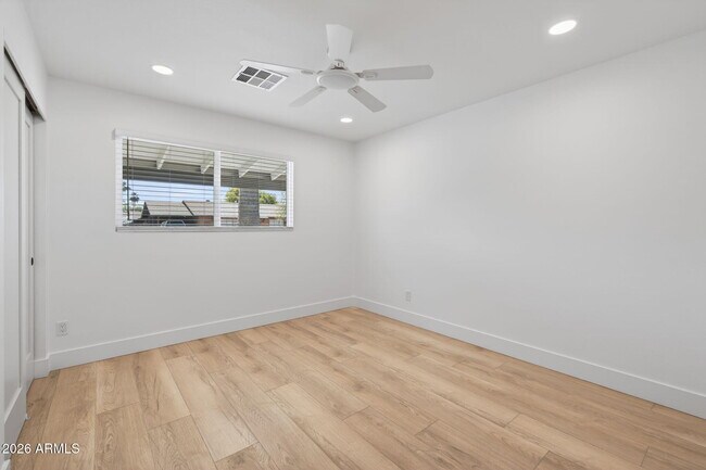 Building Photo - 8702 E Monte Vista Rd